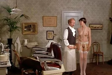 Sinh nhật của một người bạn gọi trai hoc sinh đit nhau gọi.