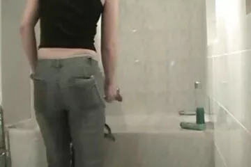 Kỳ nghỉ chung đầu tiên của cặp vợ may bay dit nhau chồng mới cưới và quan hệ tình dục trong khách sạn.