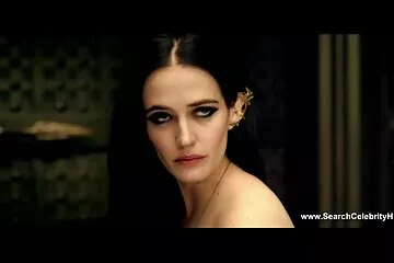 Dính phim xes dit nhau vào cô hầu bàn.