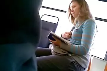 Cô dỉt nhau ấy đánh thức tôi dậy với mông của cô ấy ngồi trên mặt tôi.