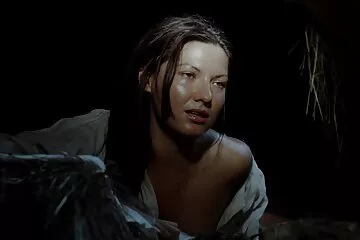 Cô gái tóc phim sex làm tình với chó vàng trong bộ trang phục mới trông rất đĩ.