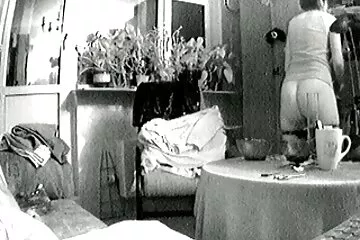 Mẹ kế fucks sau khi tốt nghiệp trên chiếc ghế dài của tổ tiên cô. Cô gái có âm hộ nóng bỏng và bộ ngực dit gai lon to lớn.