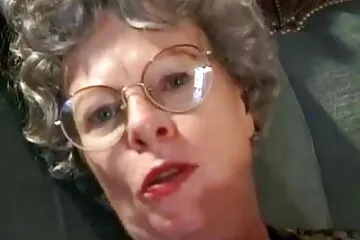 Mẹ Nga tự sướng khi dit em gai bố đi vắng.