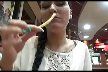 Em gái anh nhảy trên con sex khi dit nguoi cặc của tôi. Tôi đụ cô ấy và kiêm trên ngực cô ấy.