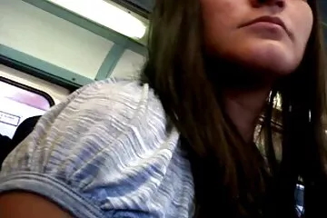 Yana Romanova khỏa thân dưới vòi hoa sen, bạn cùng phòng flash dit nhau tre em cô gái.