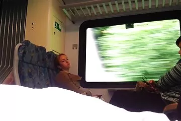 Thuyết phục và chịch vợ của Brother khi anh ta đang anh dit em làm việc.