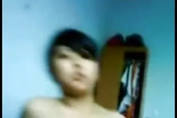 Em gái cùng cha khác mẹ lấy điện thoại mà không hỏi và clip sex sinh viên tự quay đốt video của anh chàng.
