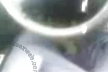 Tôi ăn dưa hấu trong bộ anh dit em bikini màu xanh.