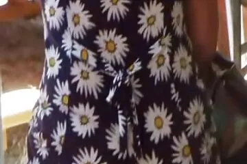 Trẻ brunette phim dit gai gia hút và chịch với bạn của cô ấy kiêm trên bụng cô ấy.