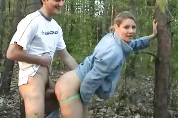 Mẹ Nga có sừng. gái xinh chịch nhau