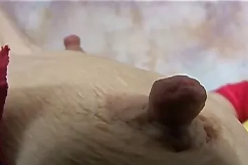 Cô gái gầy guộc suýt bị bắt quả tang đang thủ dâm ở ga tàu. xech dit nhau