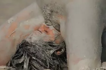 Nắp co giao dit nhau đóng khung.