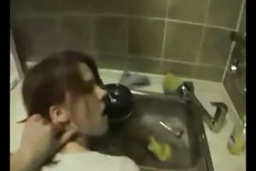 Sex trong bồn tắm ngay trong dỉt nhau phòng xông hơi.