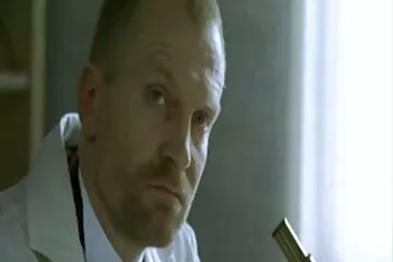 Lisa con mèo hoang bị chịch nu sinh đit nhau trong đôi giày cao gót và quần soóc ngắn.