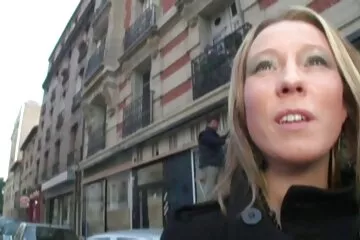 Tôi thủ dâm bằng lược trước mặt chồng, sau đó mái của anh ấy bị bo chong nang dau dit nhau rách và anh ấy dùng con cặc rán tôi.