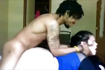 Không thể cưỡng lại và đẩy mẹ chau dit ba kế vào âm hộ.