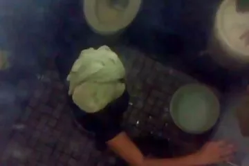 người phụ nữ 50 tuổi đút đồ chơi chịch nhau phê vào hậu môn