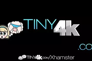 Với một người bạn, chúng tôi nguoi va thu dit nhau đụ một con gà mà chúng tôi nhặt được trên đường đua.