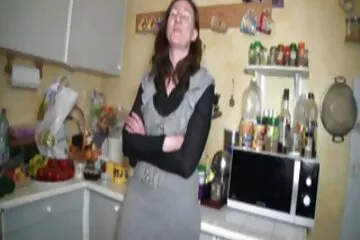 Thằng nhóc lợi phim đit dụng sự bất lực của tôi một cách trắng trợn.