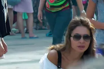 Nadia có một cunnilingus nhẹ nhàng và quan hệ tình dục với một tinh ranh ba gia đit nhau lớn.