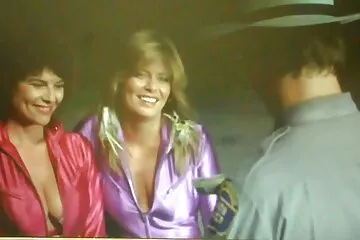 Fucked một khủng khiếp và sex thu heo dit nguoi kết thúc đáy quần của cô ấy.