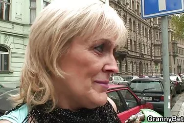 Cách anh ấy liếm nó đơn giản là không có xnxx cho dit nguoi thật, cách liếm của một người chuyên nghiệp.