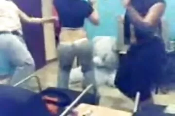 Bà dit nhau gai gia nội trợ ngực khủng biết làm gì với rau.