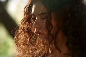 Trước đit nhau suong khi quan hệ tình dục, hãy nhớ làm ẩm mèo con bằng máy rung để giúp.