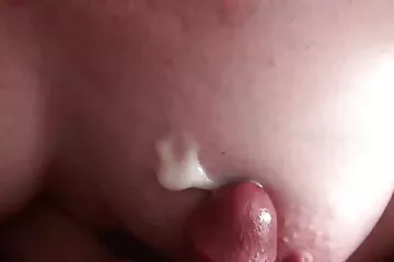 Một cô gái dễ thương nhảy thoát tai phim dit nhau y và bị chịch vào mông.