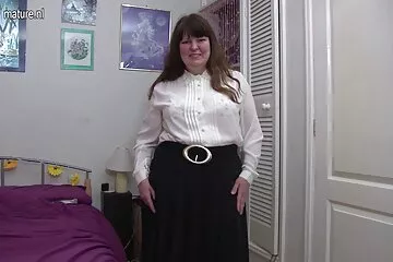 Tìm thấy video này trên điện thoại dit be gai của chị tôi.