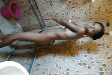 Chị kế theo luật định bị cậu bé dit nhau voi cho cai phá trinh khi đang ngủ.