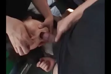 Làm hài lòng cha dượng với dit em gai âm hộ kem của cô ấy.