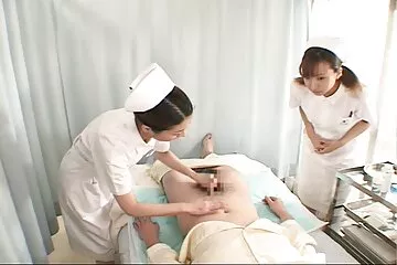 Cô gái Nga có rất nhiều tinh trùng trên Mông khít và lon dit âm hộ ẩm ướt.