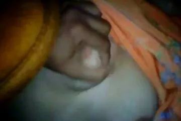 Hút tiền thuê phim dit n phòng.