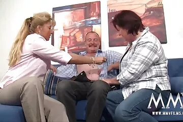 Cảnh sát đụ Nikki du côn khi lái xe với tình dục video chịch nhau khó khăn.