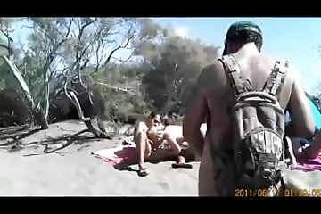 Mong muốn u40 dit nhau tuyệt vời để cưỡi con gà trống của bố dượng kết thúc bằng footjob kiêm trên đôi tất đỏ.