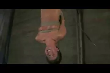 Goth cô gái làm xoa bóp và đánh dit nhau em đòn cho lean.