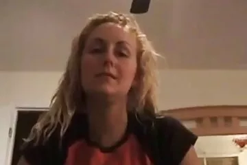 Người yêu đụ dâm dục và xuất tinh trên quần lót màu sinhvienditnhau đỏ.