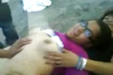 Lo lắng lần đầu tiên, mạo gai dit nhau hiểm chết tiệt trong tự nhiên.