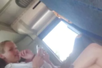 Thiếu nữ dâm đãng dit gai lau xanh dính cặc tôi.