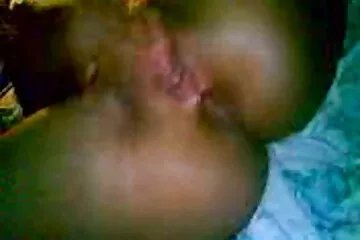 Lyubka ngậm nó trong miệng sau nhà video dit nhau để xe.