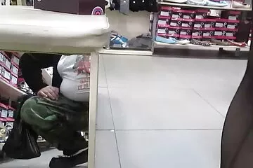 Cho bạn trai xem máy bay clip sex vợ chồng phản lực khi đi tiểu trên bãi biển.