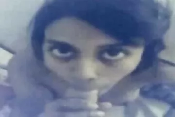 Học sinh phun trong miệng và khắp cơ thể. quay len hoc sinh đit nhau