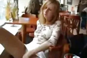 Veronica dit chau gai tham lam hút một con gà trống lớn