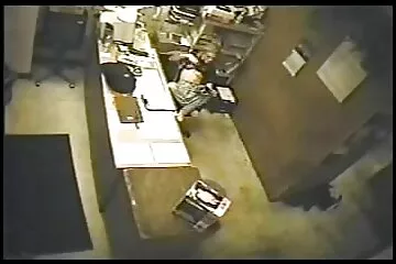 Cô gái của người bạn thân nhất của tôi hãy để tôi xuất tinh vào trong âm hộ của cô ấy. sex trong phòng