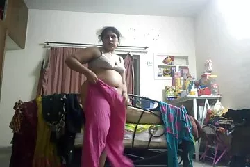 Thổi dit nhau 2018 từ một học sinh vào miệng cô ấy một cách hút từ một thanh niên.