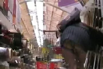 Cận cảnh vợ nghiệp dư nghịch lồn trên bãi biển công cộng. dit nhau khong che