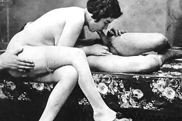 Địt vợ ďit nhau hàng xóm đồi bại khi hắn đi làm.