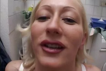 Cô giáo dạy sử thích sex, dễ dàng dụ dỗ dit gai lon non học sinh.