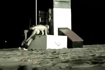 Lột da trên con sec dit nhau khong che bò cái tơ để ngực trần tắm nắng.